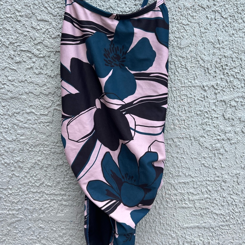 JOLYN ONSIE BRANDON 2 women’s size 36 SPF 50+